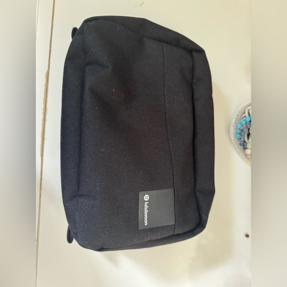 Lululemon Command the Day Dopp Kit 5L